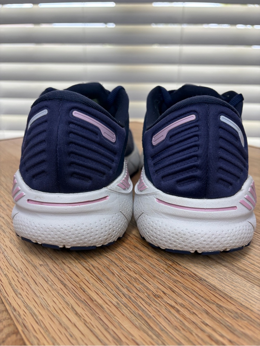 Brooks Adrenaline GTS 22 Women’s Navy and Light Pink Running Sneakers - Picture 4 of 10